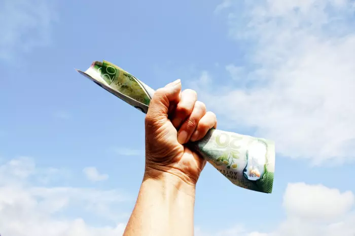 NZ dollar benefiting from ‘sell US’ trade, more to come